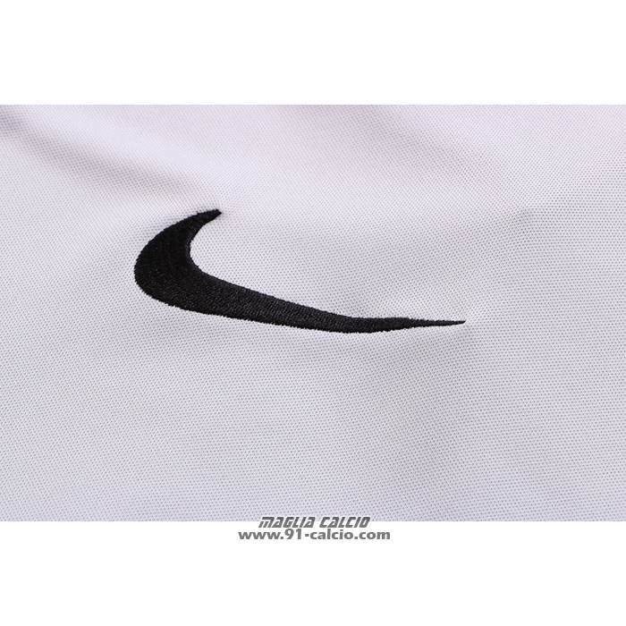 Tuta da Track
 Liverpool Manica Corta
 2022-2023 Bianco
 - Pantaloncini
